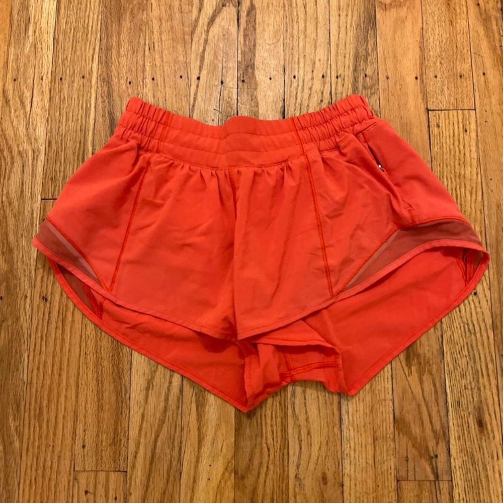 Coral Lululemon Hotty Hot Short 2.5" Size 4